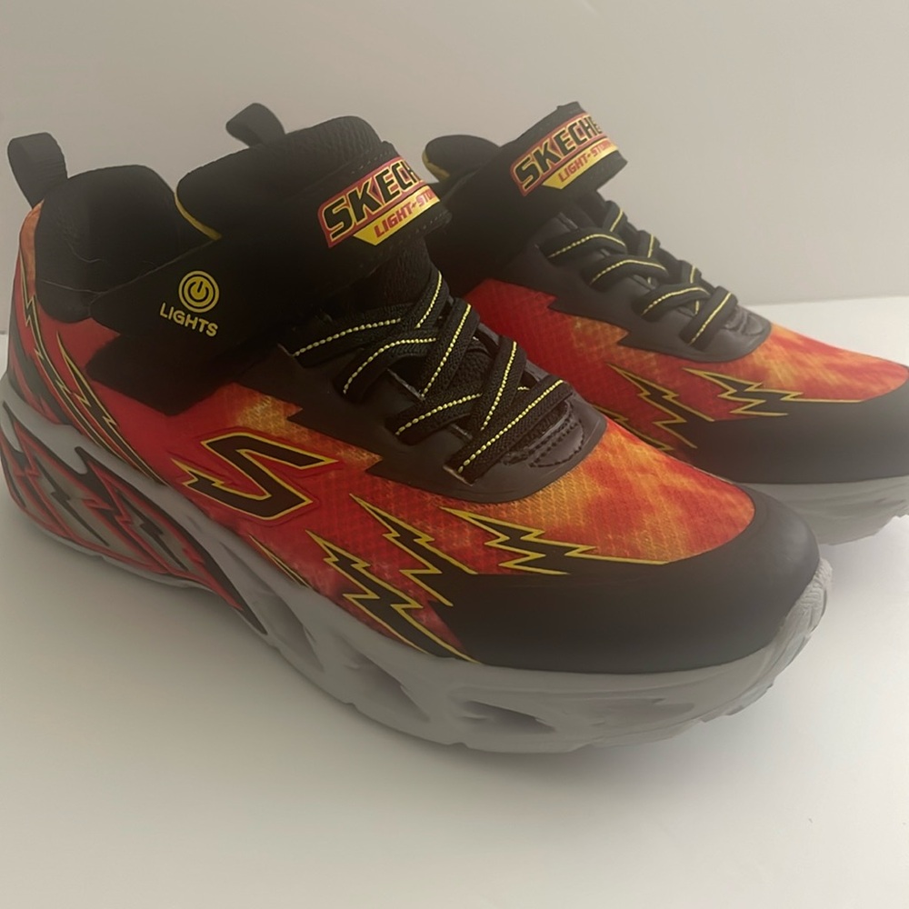 Boys skechers light storm 2.0